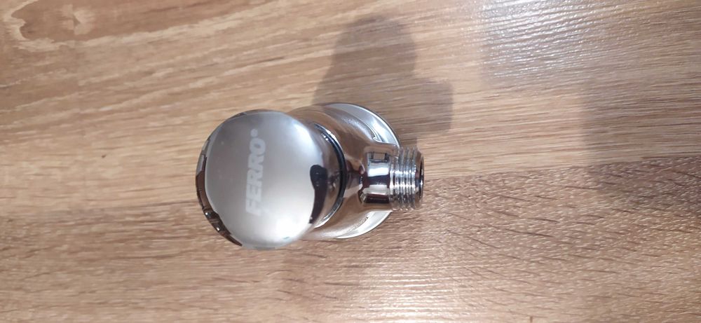 Zawór spłukujący do pisuaru