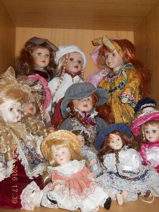 Bonecas de porcelana
