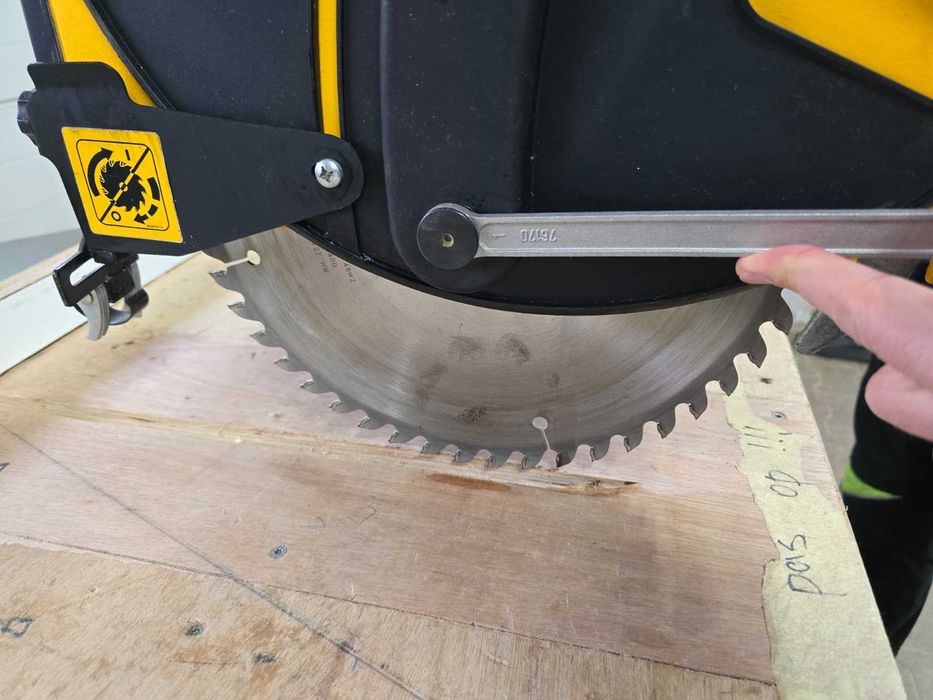 Piła poprzeczna Dewalt ELU 8003