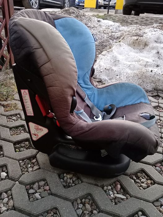 Fotelik samochodowy dla dziecka.