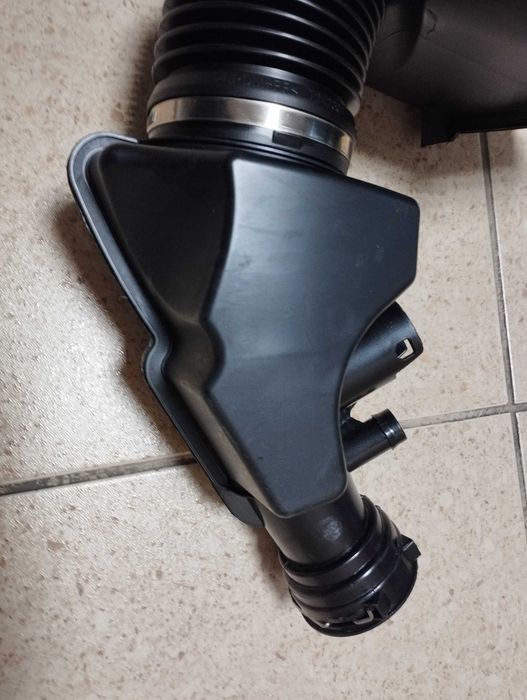 BMW 3 G20 Воздуховод з резонатором коллектор 13718656981