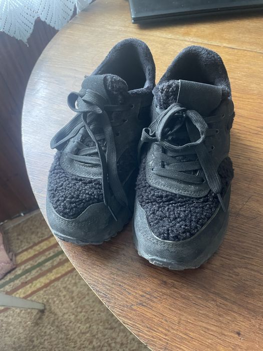 Жіночі кросівки стан нових