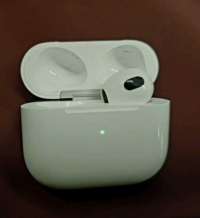 AirPods (3.ª geração) de Apple