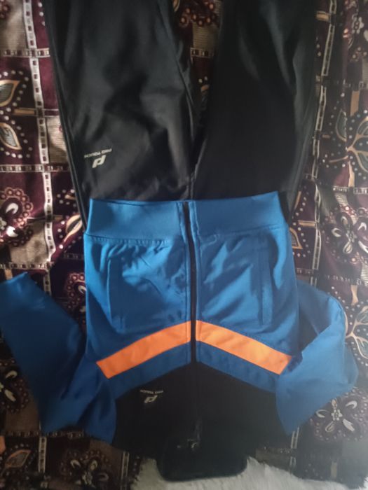 Продам фірмовий костюм 116 р
