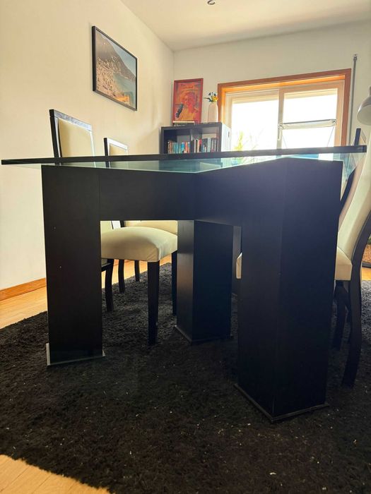 Mesa grande de vidro c/ base preta + 8 cadeiras