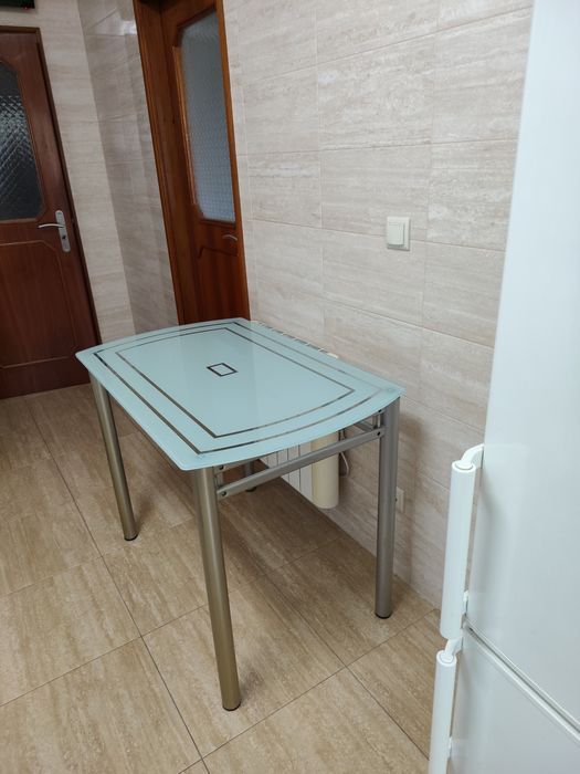 Mesa de cozinha em vidro
