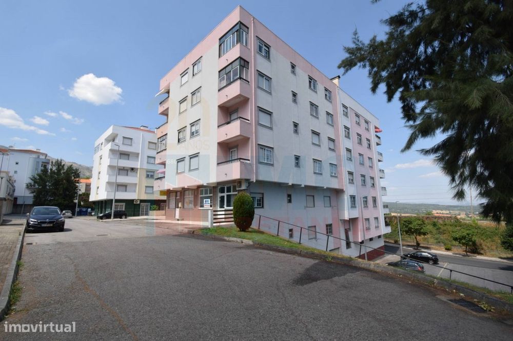 Espaço Comercial de 3 Pisos com Potencial para Habitação - Jardim do L — Covilhã E Canhoso, Castelo Branco