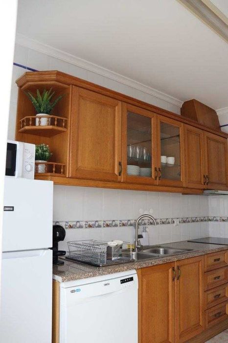 Moradia V3 max 7 Pessoas, Piscina, Manta Rota a 700 metros praia.