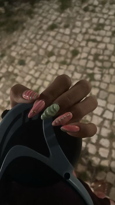 Nail Gel/Gelish Model