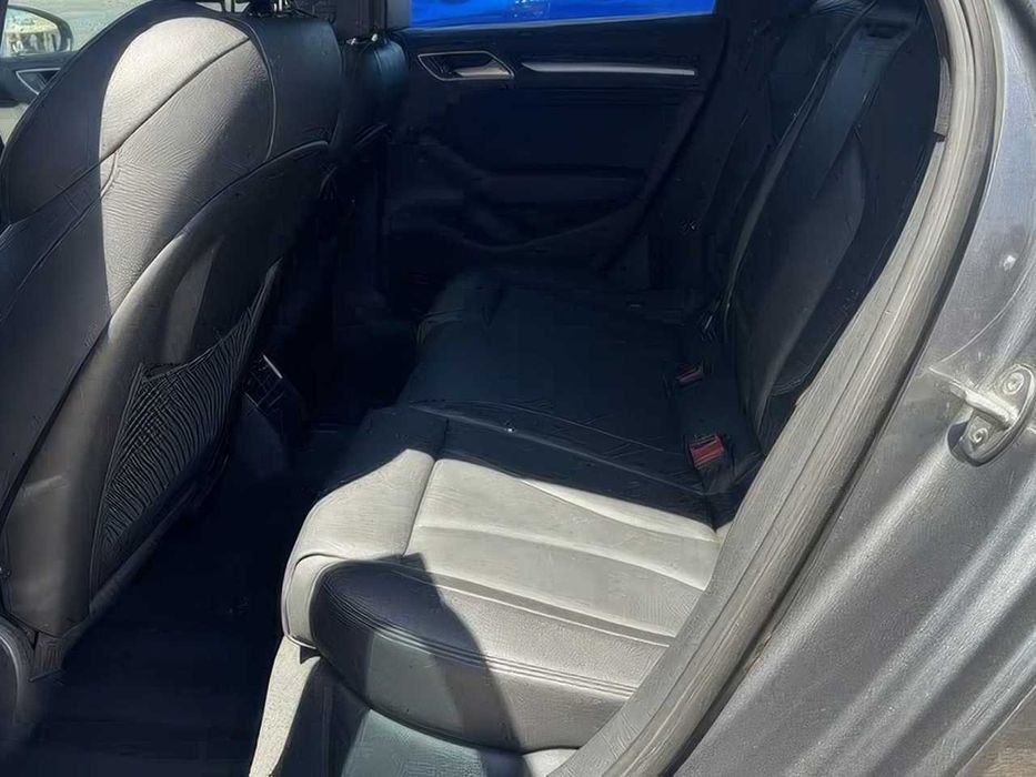 Audi A3 E-Tron      2017