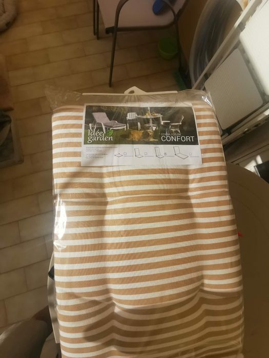 Almofada para cadeira de exterior nova