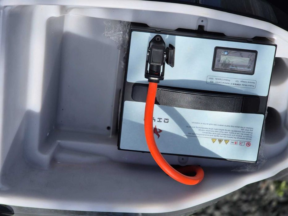 Електроскутер на літієвих батареях R3 2800W