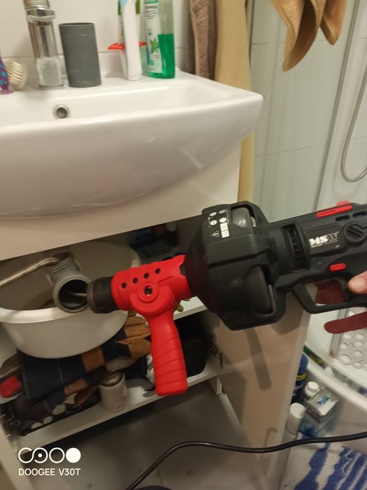 Zamrażanie rur i nie tylko. Hydraulik Awarie domowe wymiana instalacji