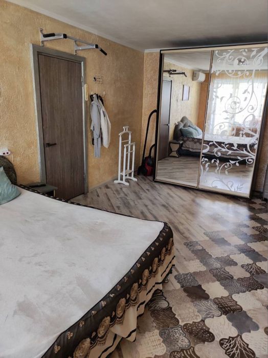 Продам 2х ком квартиру на Коммунаре с ремонтом!