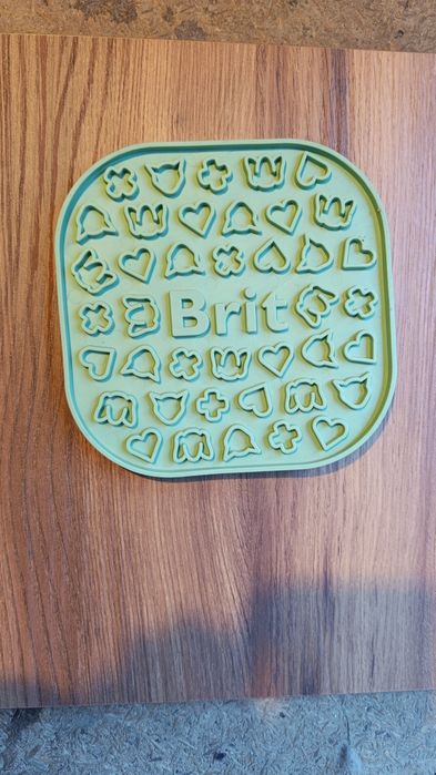 Mata do lizania Brit. Wymiary ok 15 na 15 cm