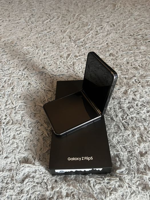 Samsung Galaxy Z Flip 5 8GB/512 GB Graphite