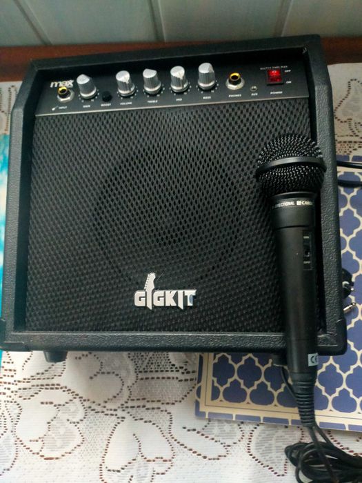 Wzmacniacz Gitarowy 40 W mikrofon nowy gwarancja 23 miesiące.