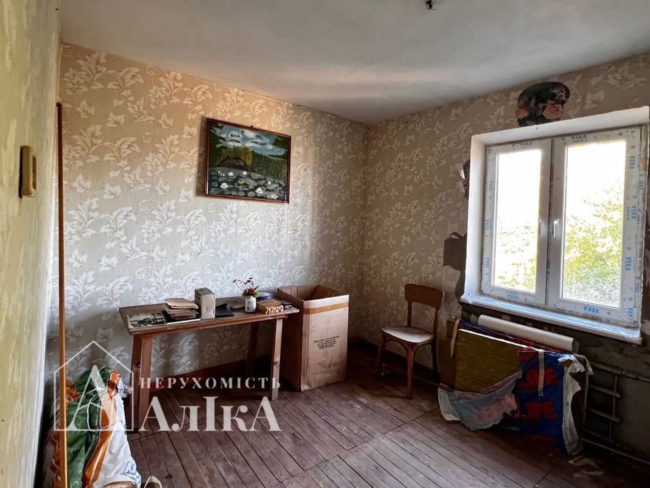 Продам двоповерхову частину будинку