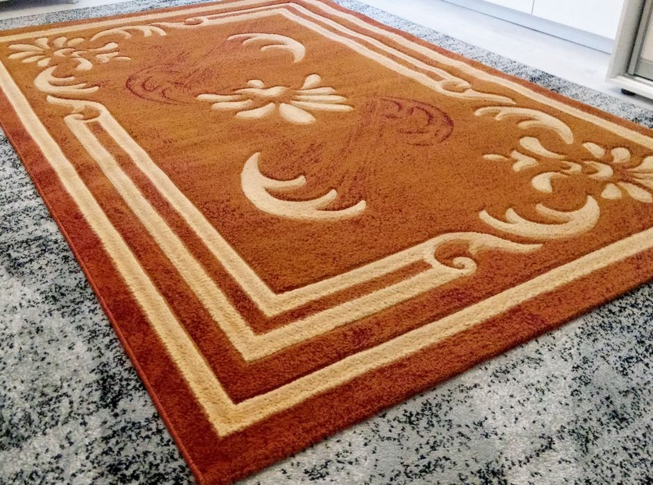 Килим дуже якісний 160 на 230 см.