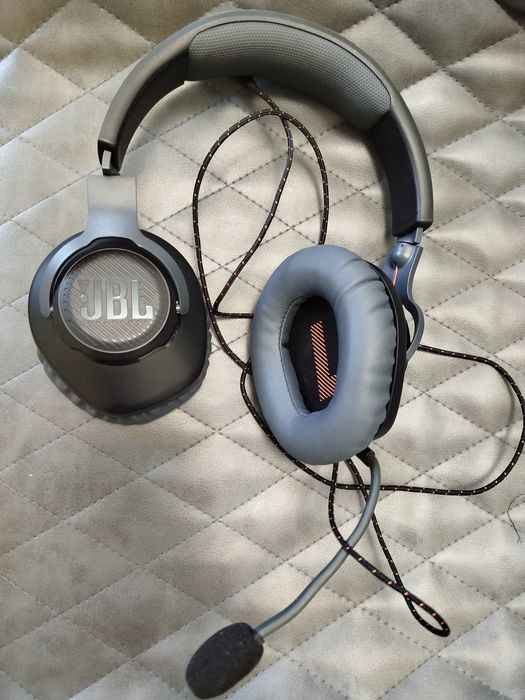 гарнитура JBL Quantum 100