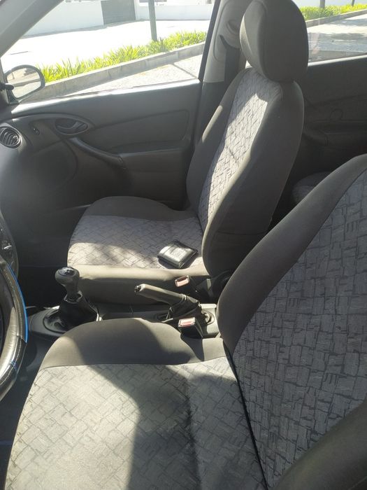 Ford Focus 1.4 Gasolina foto 2