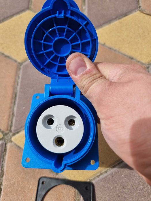 Силовая розетка для генератора фланцевая с углом, 32А 500 Вольт