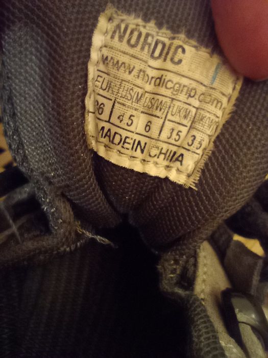 Nordic Grip - zamszowe buty z kolcami