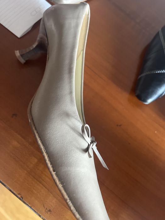 Oito pares sapatos em pele/tecido/camurça
