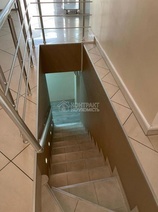 Сдам в аренду помещение н/ф 223м2 центр красная линия пл. Конституции