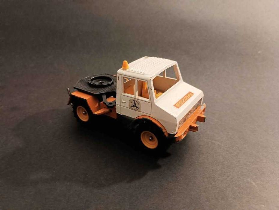 Miniatura Mercedes Unimog 1975 Britains