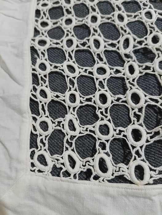 Almofadas em renda e linho, centenárias