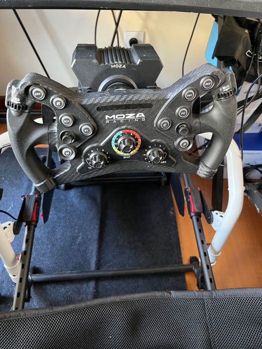 Playseat F1 Edition + Moza R5 Bundle com volante KS