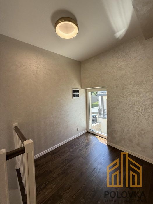 БЕЗ КОМІСІЇ Продаж 3-кімнатного таунхаусу з гаражем у центрі міста