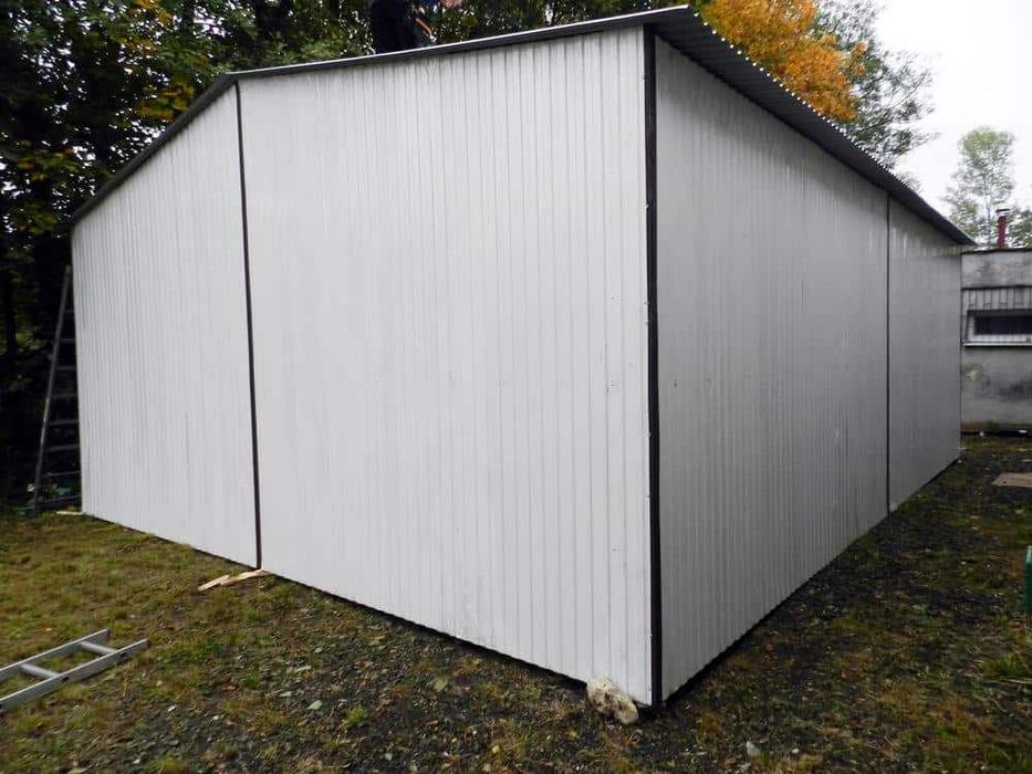 Blaszana montowana hala 6×8 m – biała