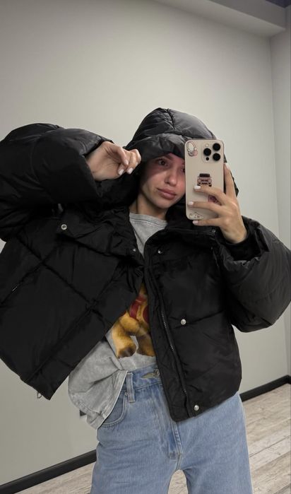 Чорний пуховик на зиму