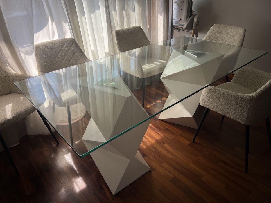 Aparador mais mesa de jantar