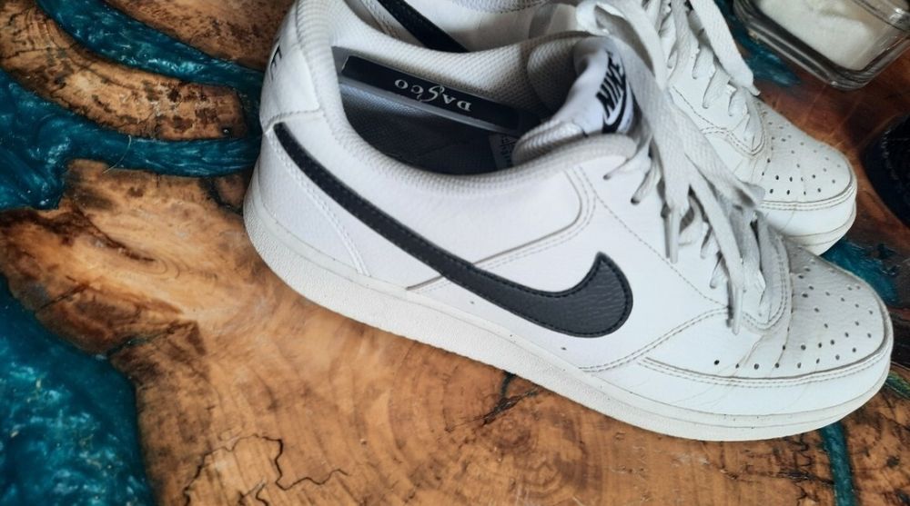 Buty sportowe firmy NIKE model Court Vision