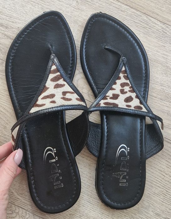 Klapki japonki Indi r. 41 ze skóry panterka centki