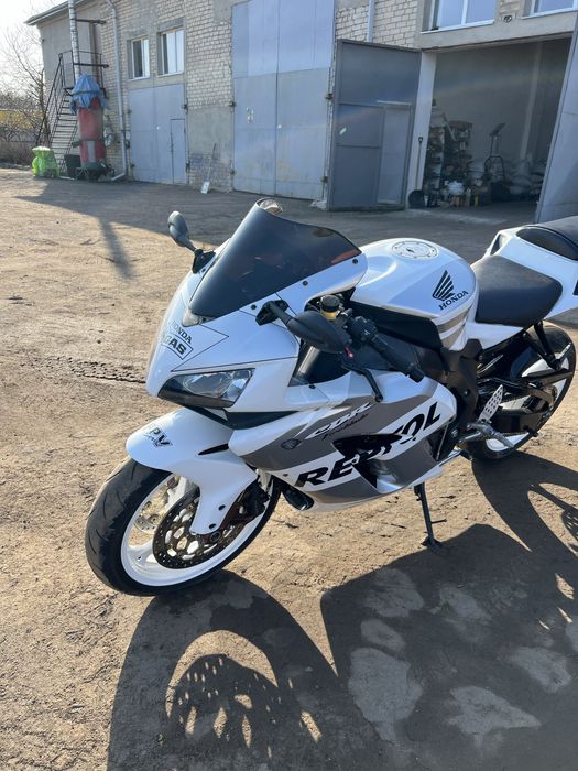 Honda CBR1000RR — ідеальний стан, повністю обслужена