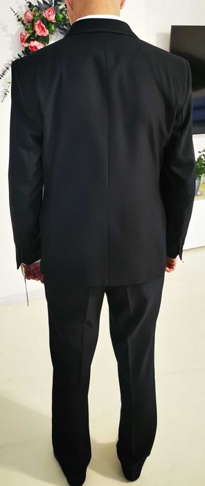 Nowy czarny garnitur