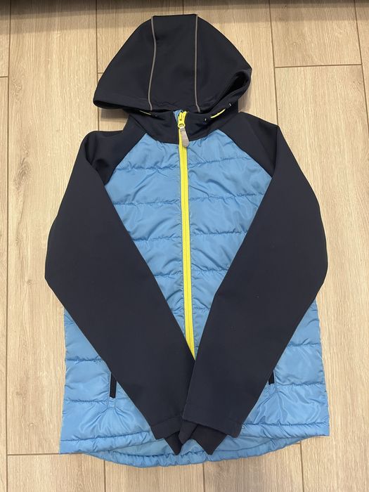 Демісизонна куртка з легким утепленням .