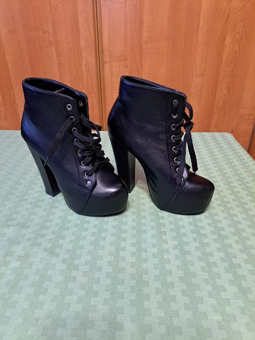 Buty na wysokiej platformie rozmiar 36 firmy Vices