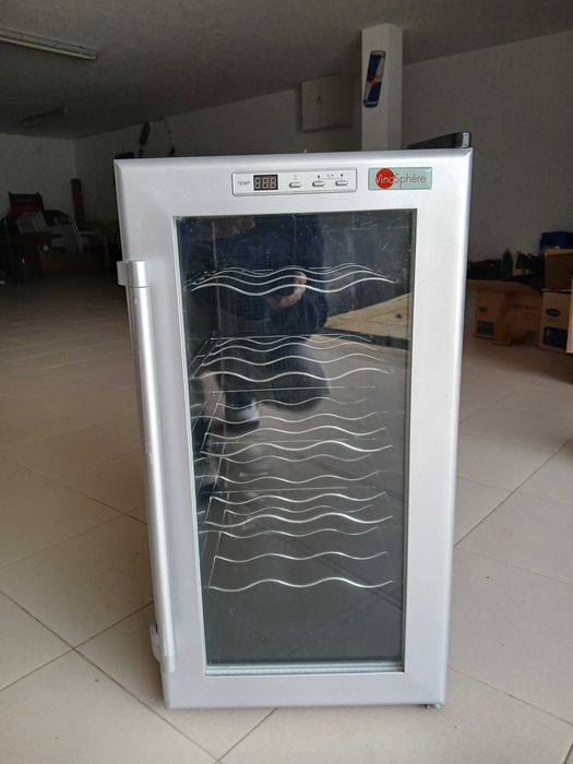 Adega elétrica usada