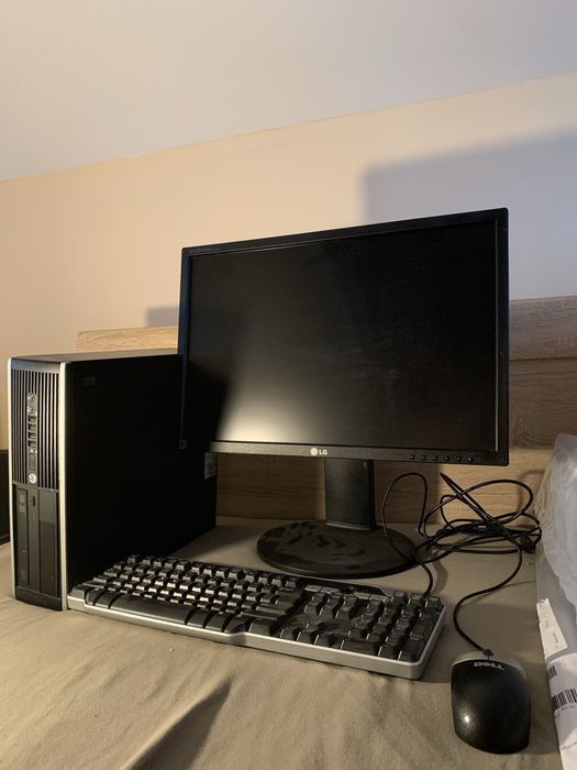 Komputer HP, intel i5, Radeon HD, Windows 10.  Monitor LG