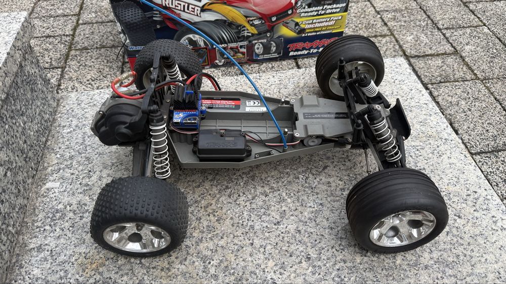 TRAXXAS RUSTLER 1 XL-5 2WD autko rc malo uzywane
