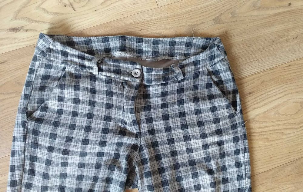 Spodnie w kratkę M