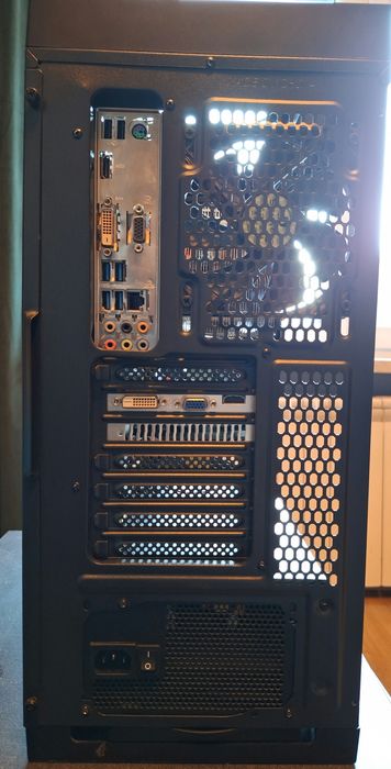 Komputer stacjonarny| Intel i5 | ASUS Z87-C | GTX 750Ti|SSD+HDD