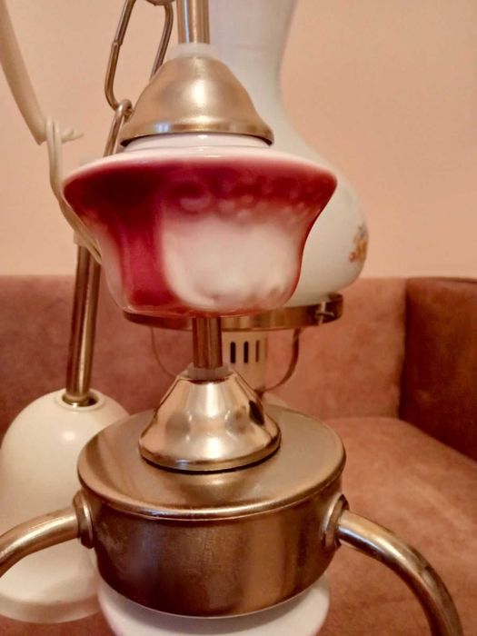 Светильник дневного света есть и  потолочный