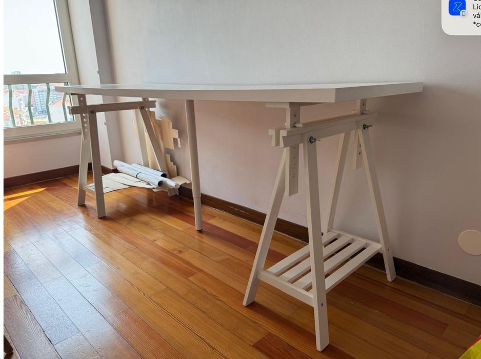 Mesa secretária MDF branco com cavaletes 200x60