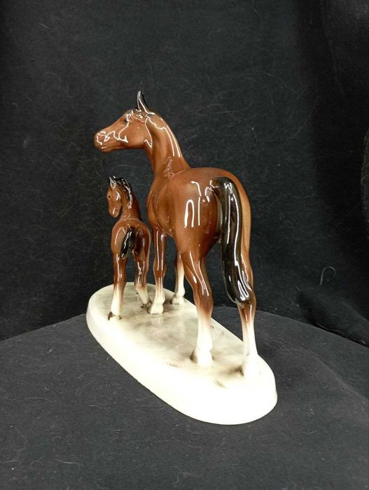 Статуэтка фарфор-фаянс Лошадь с жеребцом Германия Hertwig: 1 800 грн ...